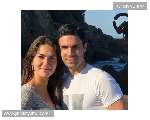 五位足球明星太太的生活揭秘与背后故事分享