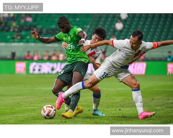 上海绿地申花与国安激战正酣谁将赢得这场足球巅峰对决